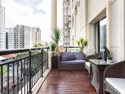 Apartamento duplex bem localizado em Moema