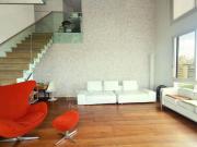 Apartamento duplex em rua fechada