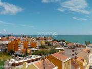 Apartamento Duplex T3+1 de ultimo piso no corao do Estoril