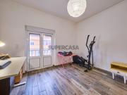 Apartamento Duplex, Totalmente Renovado, com 4 Assoalhadas