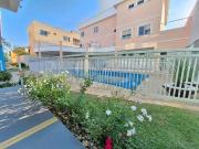 Apartamento em condomínio com piscina, 1º piso, SEM...