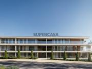 Apartamento em condomínio com piscina junto à praia da...