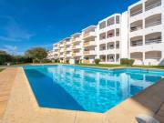 Apartamento em condomínio privado com piscina e jardim,...