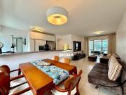 Apartamento em Jardim Três Marias, Guarujá/SP de 124m² 4...