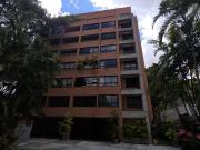 Apartamento en Alquiler en Campo Alegre 170mts/2H+s/3½ B/2PE