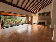 apartamento en arriendo en la linde el poblado. Cod A9432917