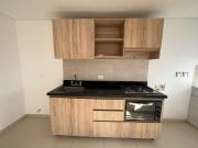 apartamento en arriendo en las cometas. Cod A26148