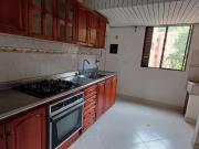 apartamento en arriendo en loma del escobero. Cod A513404
