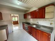apartamento en arriendo en loma del escobero. Cod A63321