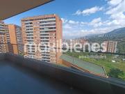apartamento en arriendo en loma del escobero. Cod A65298