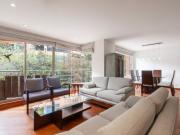 apartamento en arriendo en los rosales. Cod A26470