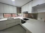 Apartamento En Arriendo En Medellin En Loma De Los Parra...