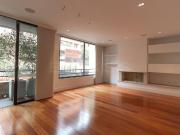 apartamento en arriendo/venta en los rosales. Cod V3663