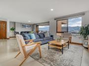 Apartamento en El Poblado, Medellín – Elegancia y Comodidad