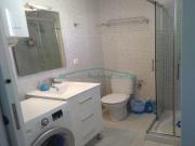 ¡Apartamento en planta alta con vistas al mar en Benidorm!