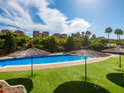 Apartamento en planta baja con dos terrazas a 300m. De...