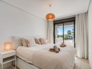 Apartamento en Planta Baja con Jardín Privado y Licencia...