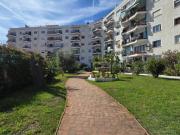 Apartamento en planta baja con piscina y parking...