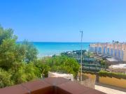 Apartamento en primera línea en Aguamarina