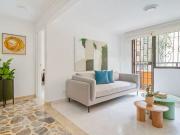APARTAMENTO EN VENTA AMOBLADO EN LAURELES PRIMER PISO...