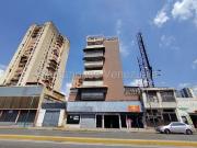 Apartamento en Venta en Avenida Bolivar, Maracay