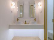 Apartamento en venta en Barcelona, Gòtic. Elegancia...