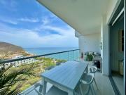 Apartamento en venta en edificio sobre la playa