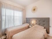 Apartamento en venta en Estepona, Bel Air. Modern 2...