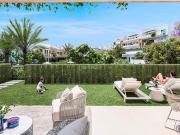 Apartamento en venta en Estepona, Benatalaya. Apartamentos.