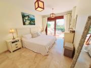 Apartamento en venta en Estepona, Nueva Atalaya....