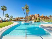 Apartamento en venta en Estepona, Zona de Punta Plata....