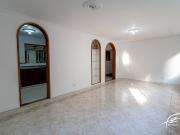 APARTAMENTO EN VENTA EN LAURELES, MEDELLN