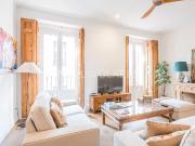 Apartamento en venta en Madrid, Palacio. Propiedad con 7...