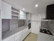 Apartamento en Venta en Maracay Girardot Aragua 90 m2. 3 hab