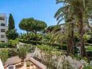 Apartamento en venta en Marbella, Puerto Banús. Elegante...