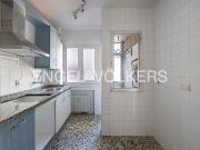 Piso en venta en Oviedo, Llamaquique. Interesante...