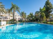 Apartamento en venta en Puerto Banus, Málaga Costa del Sol