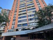 Apartamento en venta grande e iluminado ubicado en Santa...