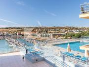 Apartamento encantador com garagem privativa, piscina e...