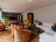 Apartamento ensolarado e arejado com 3 dormitórios sendo...