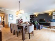 Viva o Luxo na Alma de Lisboa: Apartamento Exclusivo com...