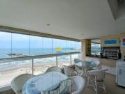 Apartamento frente mar com varanda gourmet —...