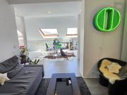 Apartamento luminoso com pequeno terraço, no coração de...