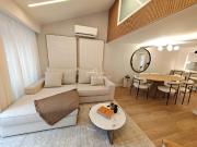 Apartamento luminoso e amplo, totalmente renovado,...