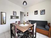 Apartamento mobiliado, 02 quartos/dormitórios, sacada...