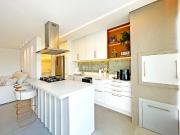 Apartamento mobiliado, com 02 vagas de garagem e box no...