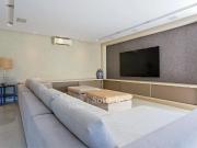 Apartamento mobiliado com projeto assinado e varanda...