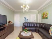 Apartamento mobiliado com três quartos e vaga no Centro