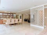 Apartamento mobiliado no Água Verde com 188 m² 3 suítes...