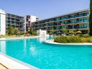 Apartamento moderno com 2 quartos, piscina e vistas para...